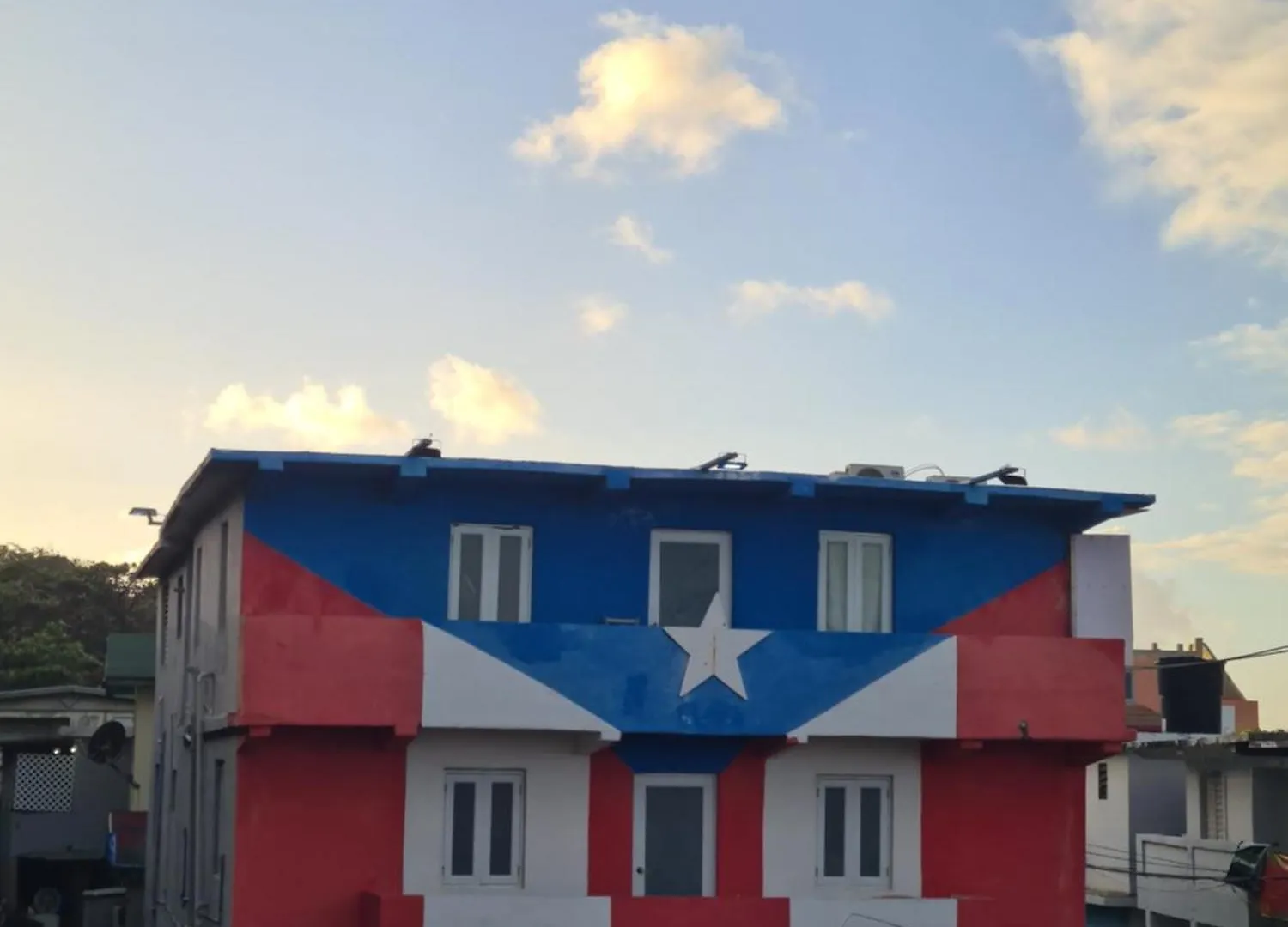 Party Hostel San Juan contacts